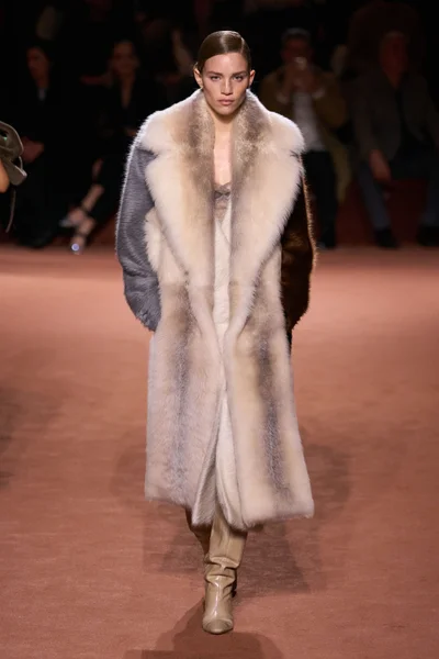Look 30